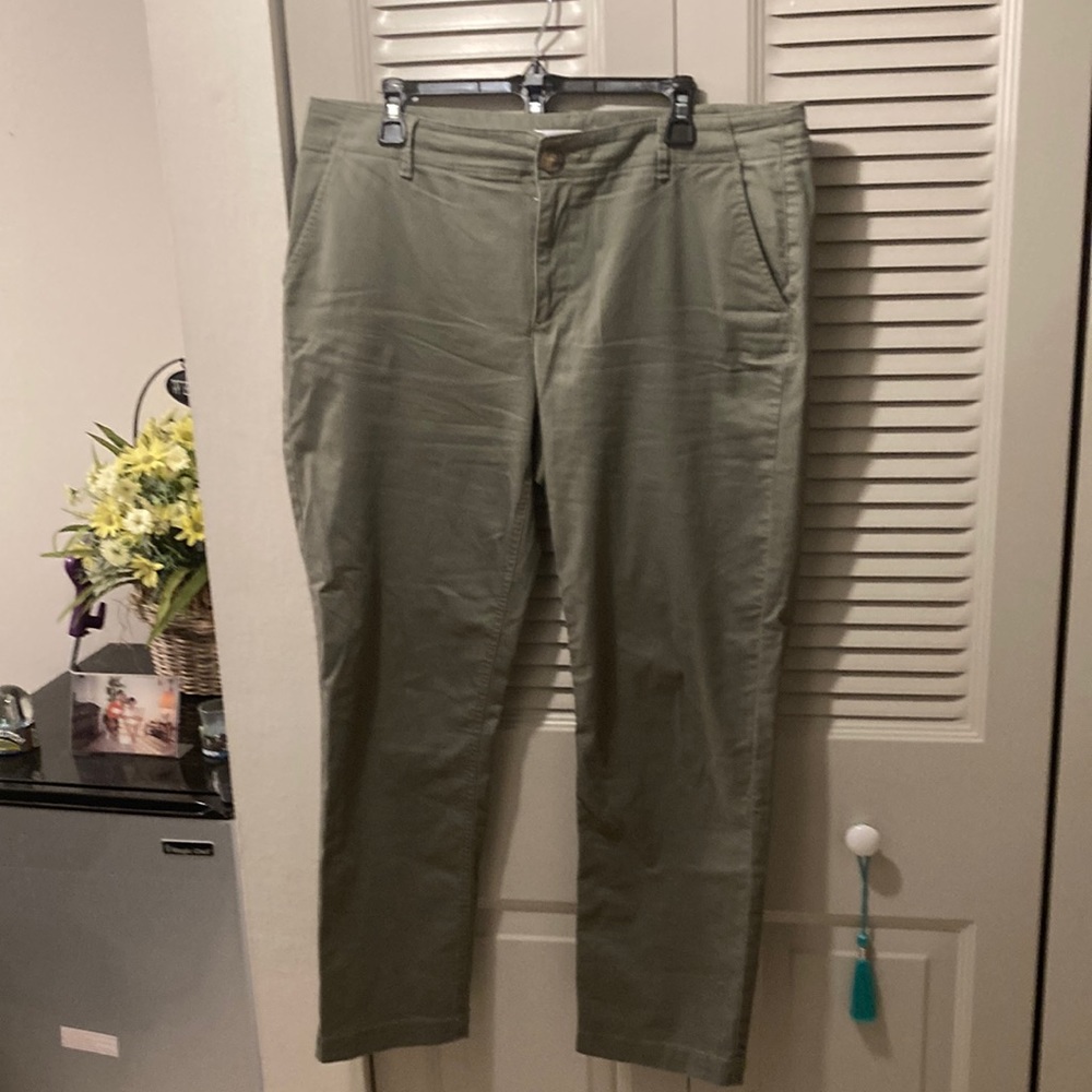 Loft The Slim Cropped Pants.